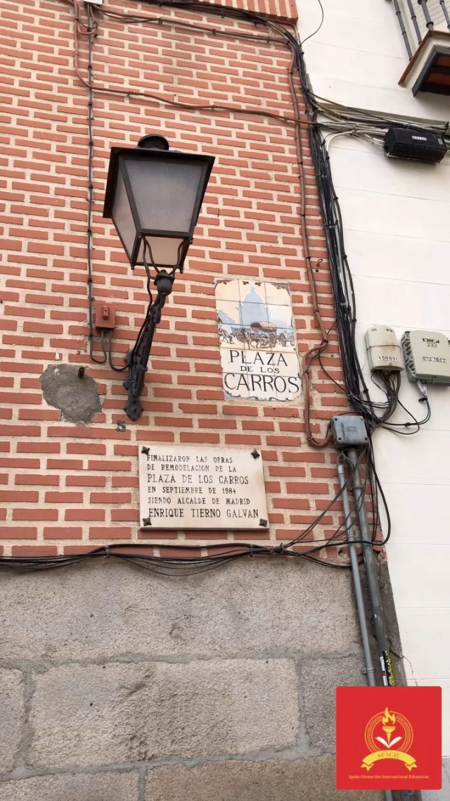 🌿✨ Plaza de los Carros, un rincón con encanto en el corazón de La Latina. Rodeada de historia, terrazas y buen ambiente, esta plaza es el lugar perfecto para hacer una pausa y disfrutar del Madrid más auténtico. ☀️🍷🇪🇸

¿Has estado aquí? Cuéntanos tu experiencia en los comentarios. 👇📍 

Plaza de los Carros, a charming corner in the heart of La Latina. Surrounded by history, terraces and good atmosphere, this square is the perfect place to take a break and enjoy the most authentic Madrid. ☀️🍷🇪🇸

Have you been here? Tell us about your experience in the comments. 👇📍

📹 @spacie_edu 

#Madrid #VisitSpain #MadridLife #studyinspain #summerschool #studyabroad #visitmadrid #madridspain #spain #madridespa #espa #madridseduce #street #streetphotography #madridespa #madridgram #igersmadrid #madridcity #madridlovers #madridphotography #travelphotography #estaes #madridcentro #madridlife #madridmemola #madridmola #madridphoto #spaintravel #MadridSecreto #LaLatina